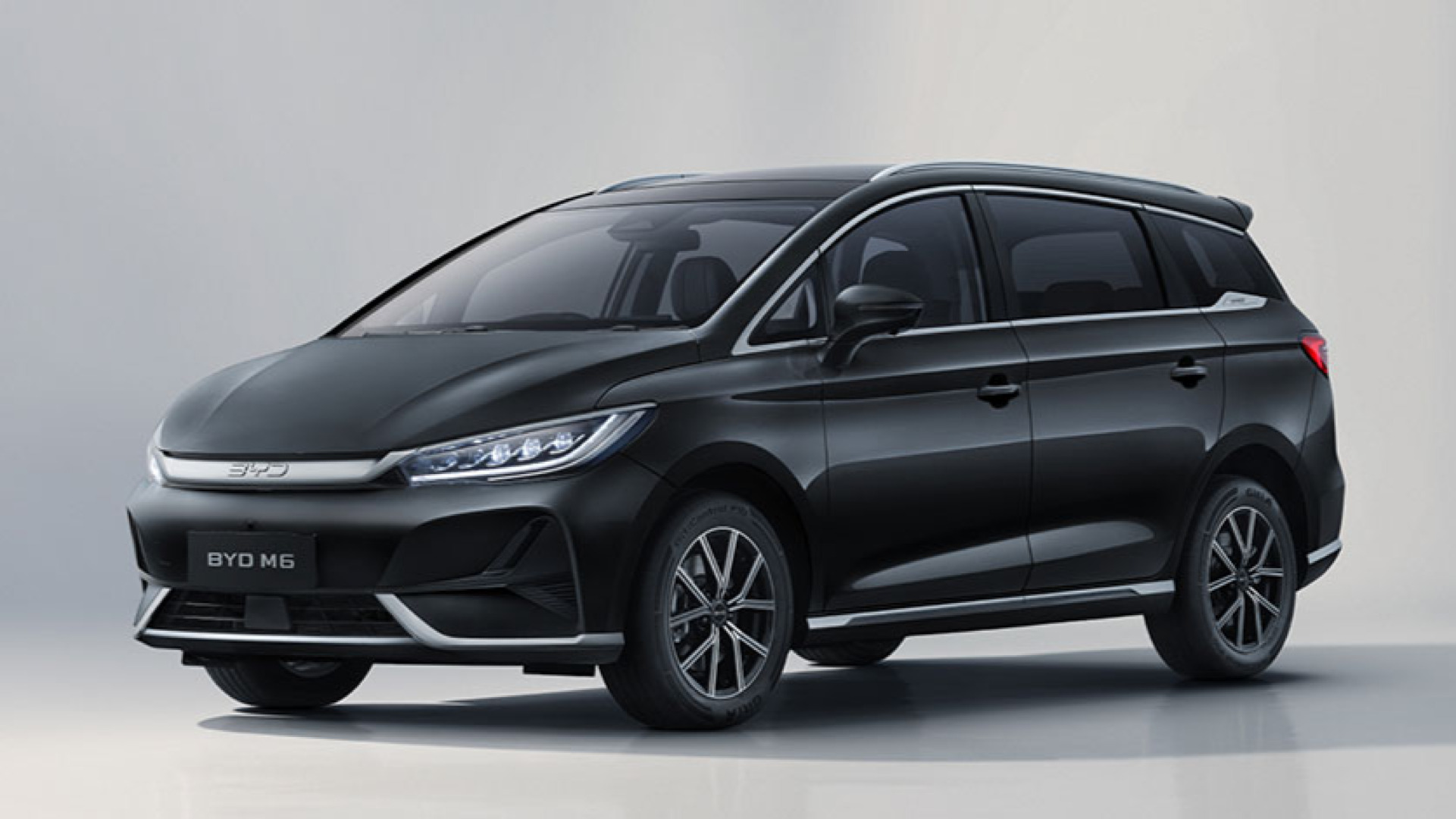 BYD M6