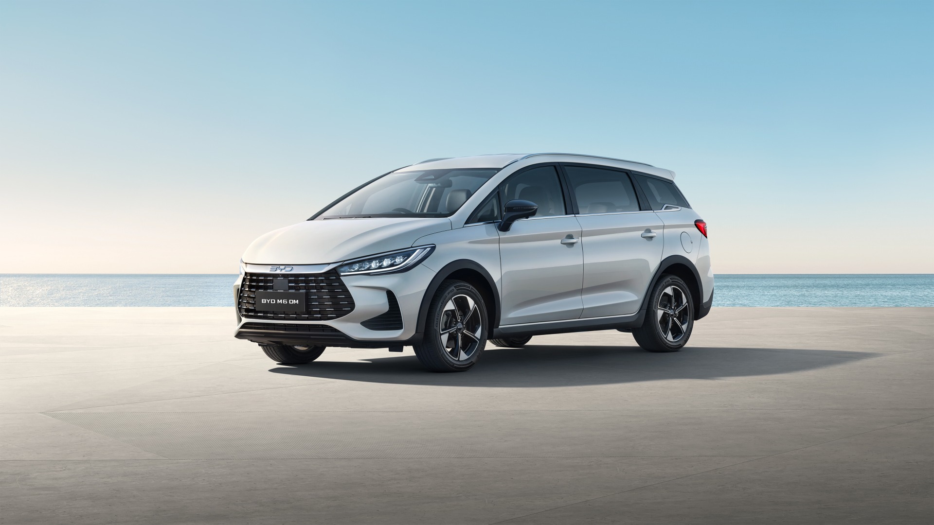 BYD M6 DM-i PHEV
